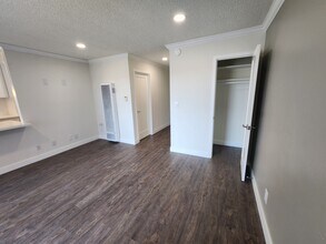 Palm Villa Apartments in Lynwood, CA - Foto de edificio - Building Photo