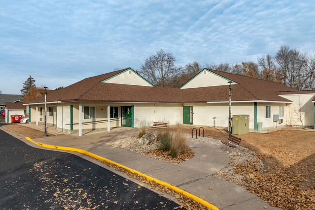 Galloway Apartments in Menomonie, WI - Foto de edificio - Building Photo