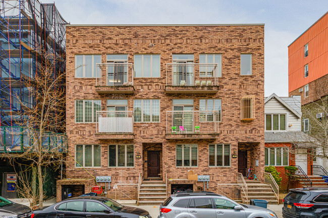 44 Webster Ave in Brooklyn, NY - Building Photo - Building Photo