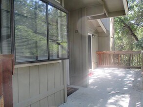 7733 Lauppe Ln in Citrus Heights, CA - Foto de edificio - Building Photo