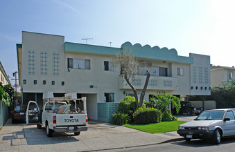 1960 South Holt Avenue in Los Angeles, CA - Building Photo - Building Photo