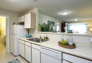 Reserve at Jacksonville Commons in Jacksonville, NC - Building Photo - Interior Photo