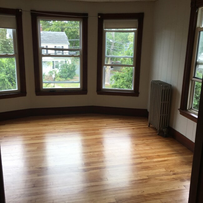 194 Falmouth St, Unit #1 in Portland, ME - Building Photo - Building Photo