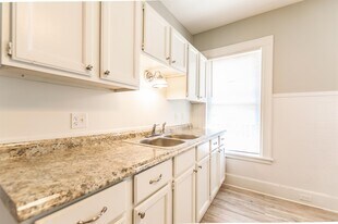 642 Maple St in Manchester, NH - Building Photo