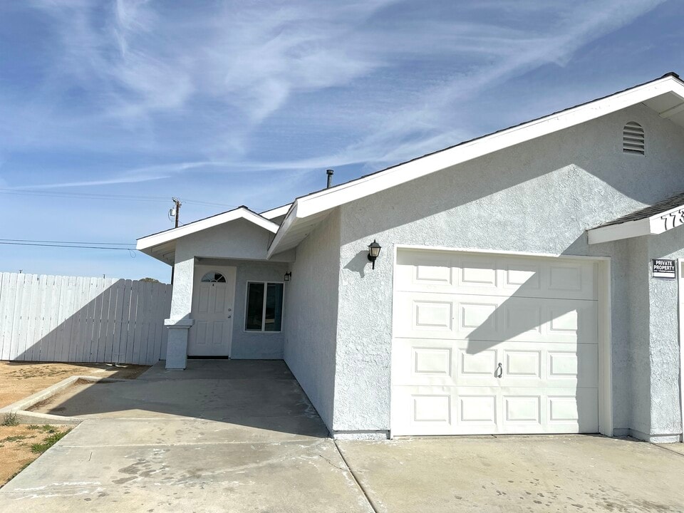 7733 Walpole Ave in California City, CA - Building Photo