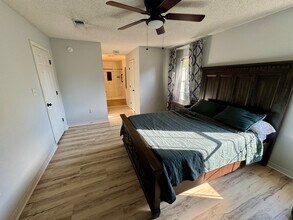 10033 Parker Lake Cir in Navarre, FL - Building Photo - Building Photo