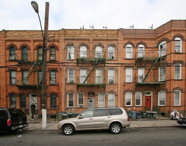 359 Grove St in Brooklyn, NY - Foto de edificio - Building Photo