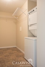 7331-7331 South Terwillegar Dr NW in Edmonton, AB - Building Photo - Building Photo