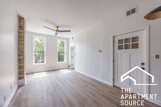 2208 W Erie St, Unit 2f in Chicago, IL - Building Photo - Building Photo