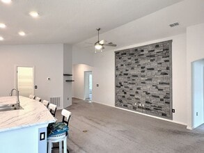 855 Orleans Dr in Eagle Lake, FL - Foto de edificio - Building Photo
