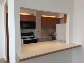 6631 Wakefield Dr-Unit -412 in Alexandria, VA - Building Photo - Building Photo