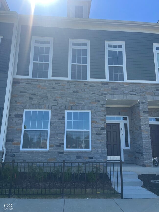816 Kinzer Ave in Carmel, IN - Building Photo - Building Photo