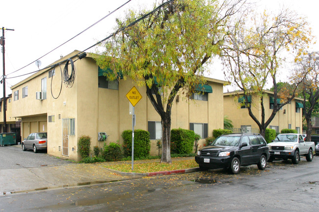 4792 E Malta St in Long Beach, CA - Foto de edificio - Building Photo