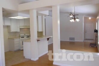 1085 Quail Valley Run in Oakley, CA - Foto de edificio - Building Photo