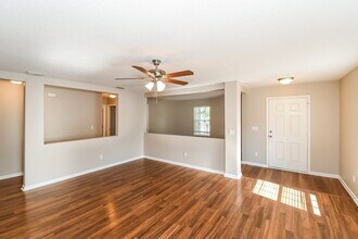 9726 Hazel Lake Dr in Jacksonville, FL - Foto de edificio - Building Photo