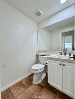 19032 Avondale Ln in Huntington Beach, CA - Building Photo