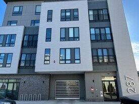 287 Maverick St in Boston, MA - Building Photo