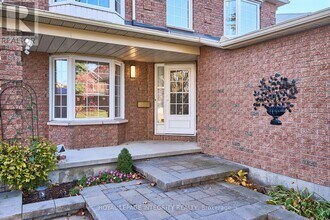 223 McGibbon Dr in Ottawa, ON - Building Photo - Building Photo