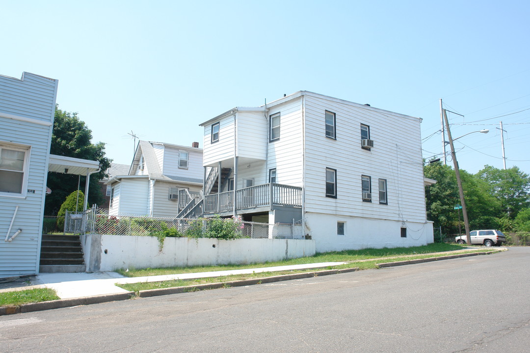 770 Catherine St in Perth Amboy, NJ - Building Photo