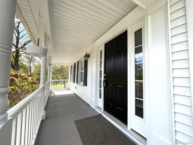 130 Old Mt Kisco Rd in Armonk, NY - Foto de edificio - Building Photo