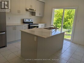 38 Lahey Cres in Penetanguishene, ON - Building Photo