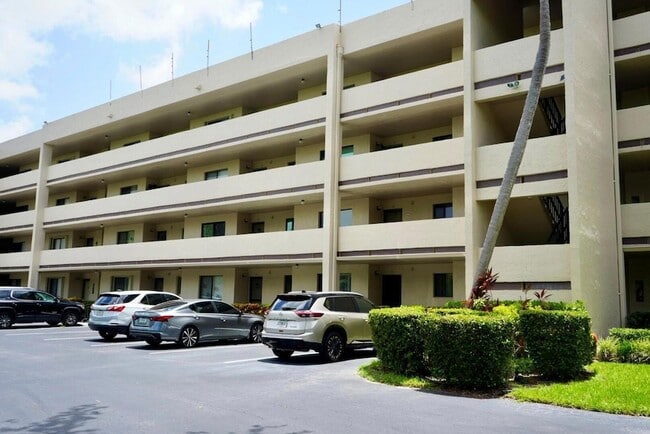 3154 Via Poinciana, Unit 4120 in Greenacres, FL - Building Photo - Building Photo