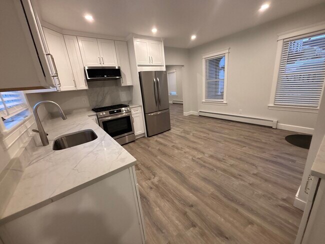 19 Franklin St in Wakefield, MA - Building Photo - Building Photo