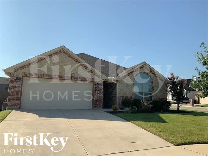 1925 Town Creek Cir in Weatherford, TX - Building Photo