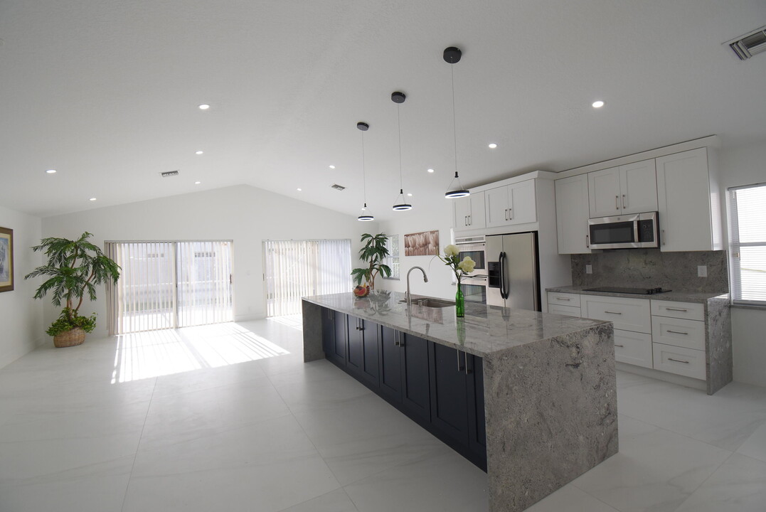 11071 Baybreeze Way in Boca Raton, FL - Building Photo