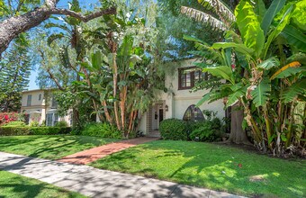 340 N Oakhurst Dr, Unit 103 in Beverly Hills, CA - Foto de edificio - Building Photo