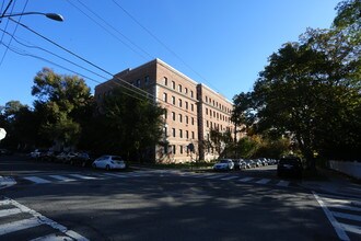 3525 Davenport St NW in Washington, DC - Building Photo - Building Photo