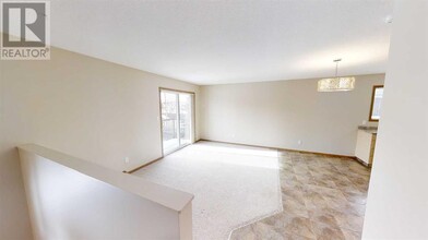 9915 109 Ave in Grande Prairie, AB - Building Photo - Building Photo