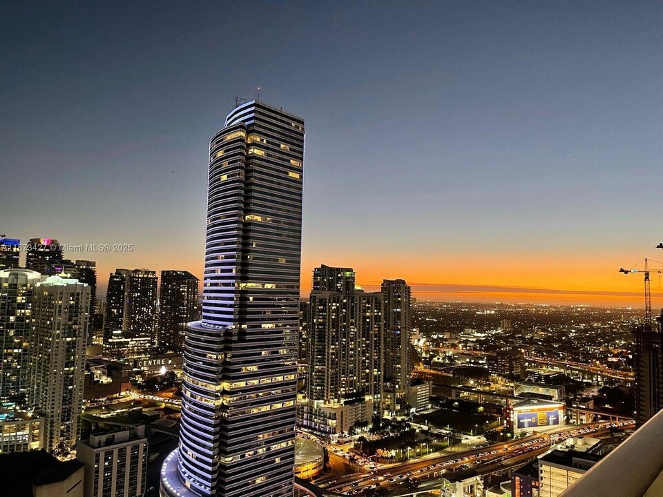 151 SE 1st St, Unit 1111 in Miami, FL - Foto de edificio