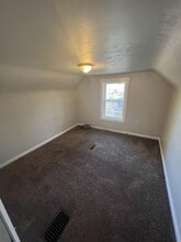 1016 E Brookside Dr in Fairmont, WV - Building Photo - Building Photo