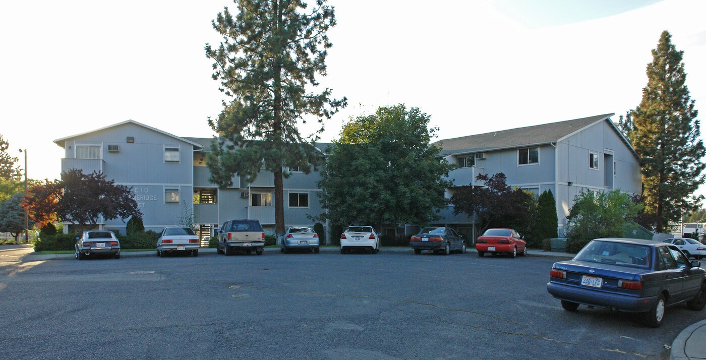 9 E Pineridge Ct in Spokane, WA - Building Photo