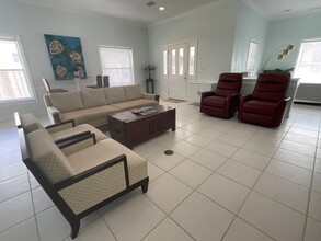 9063 SE Adonis St in Hobe Sound, FL - Building Photo - Building Photo