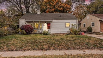 4926 J St in Lincoln, NE - Building Photo