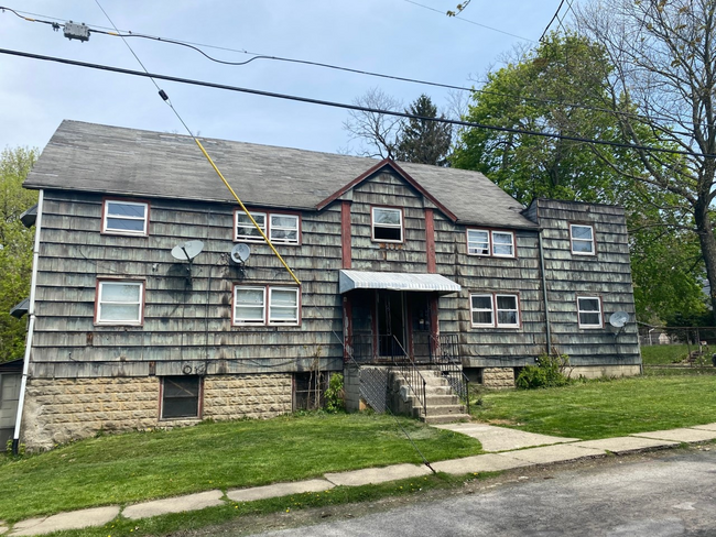 381 Liberty St in Sharon, PA - Building Photo - Building Photo