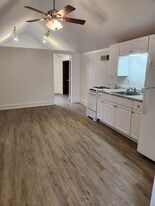 586 Old York Rd in Etters, PA - Building Photo