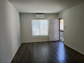 1728 N Hollywood Way, Unit 1728 #A in Burbank, CA - Foto de edificio - Building Photo