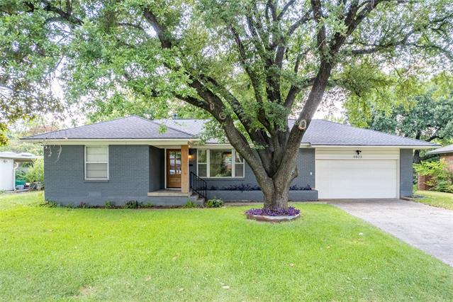 9823 Mercer Dr in Dallas, TX - Building Photo