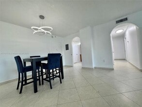 400 Kings Point Dr in Sunny Isles Beach, FL - Building Photo - Building Photo