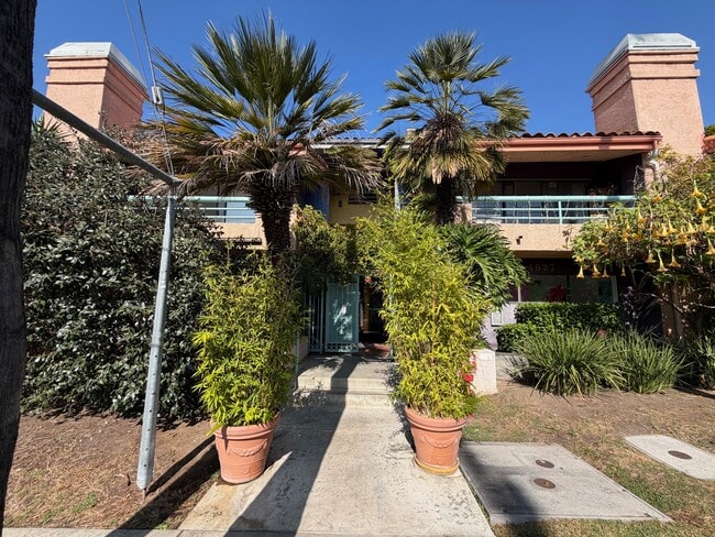 4627 Finley Ave, Unit #101 in Los Angeles, CA - Foto de edificio - Building Photo