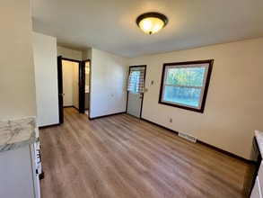 1230-1230 N 10th Ave in West Bend, WI - Building Photo - Building Photo