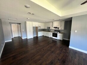 300 E 7th St in Ferris, TX - Building Photo - Building Photo