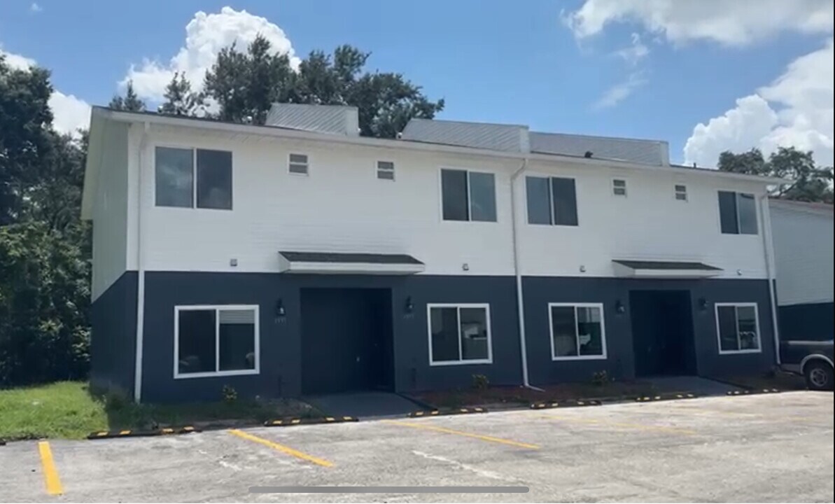 1931 Oxnard Ct in Tampa, FL - Foto de edificio