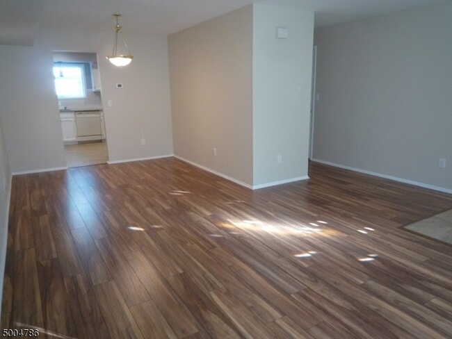 388 Cotswold Pl in Franklin Township, NJ - Building Photo - Building Photo