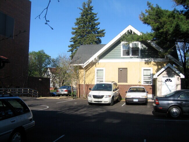 617 21st Ave S in Minneapolis, MN - Foto de edificio - Building Photo