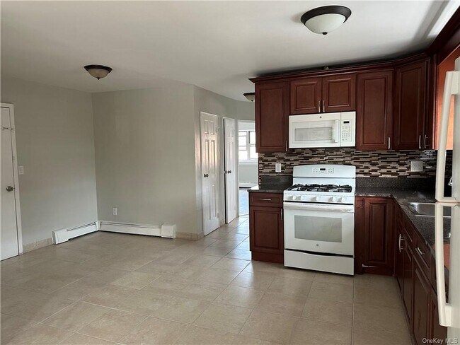 620 Rosedale Ave-Unit -1 in Bronx, NY - Building Photo - Building Photo