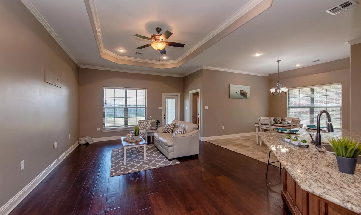 315 Hill Ridge Dr in Youngsville, LA - Building Photo